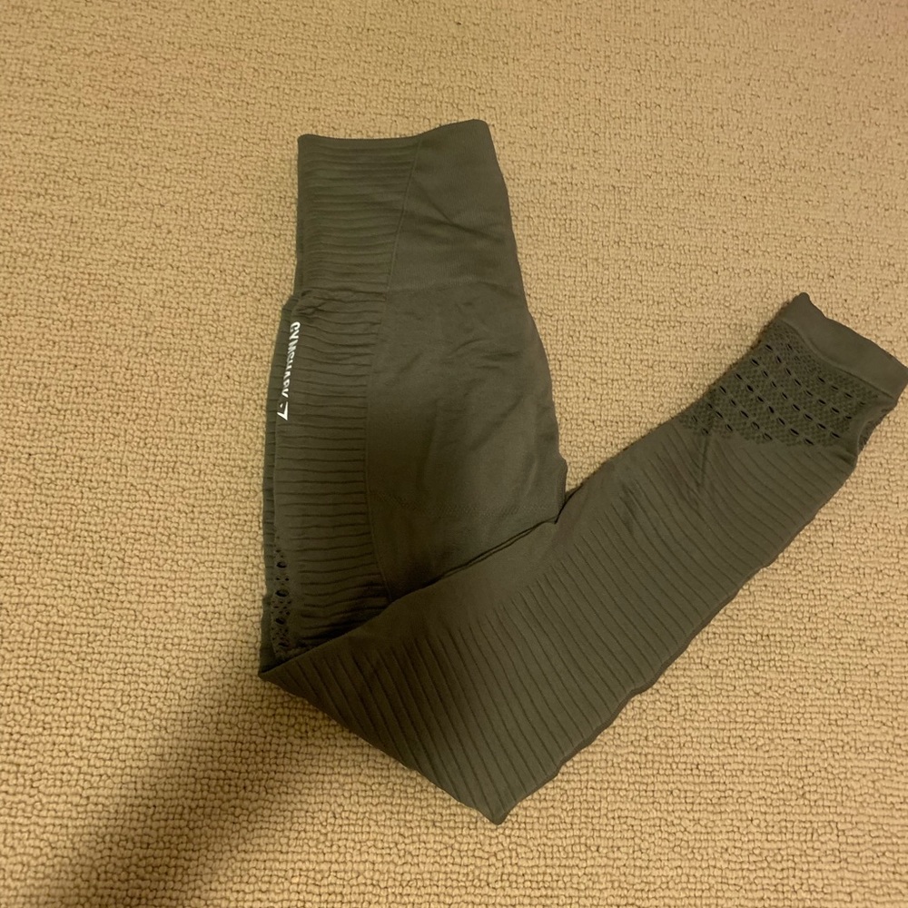 Gym shark leggings